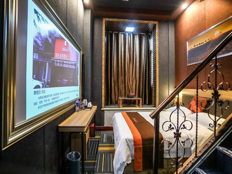 Jun Hotels Luohe Yuanhui District Renmin Road Railway Station 2*,